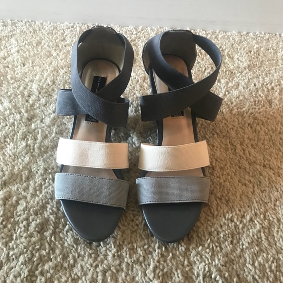 Steven by Steve Madden Camelya Gray Wedge - Picture 4 of 5